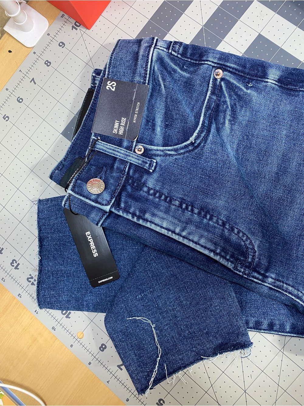 Express Skinny High Rise Jeans - Picture 2 of 4
